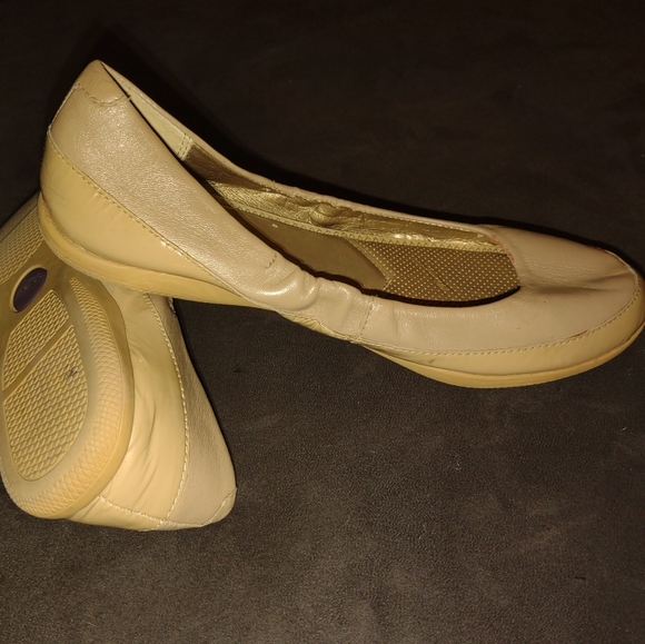 Me Too flats - NEW $70 List - sz 7 - Picture 4 of 8